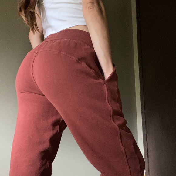 Lululemon - Picture 2 of 5